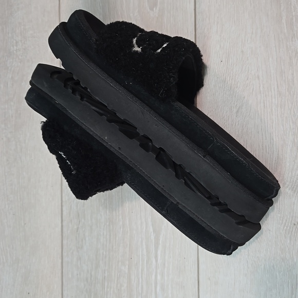 UGG Australia Black Fuzzy Slide Open Toe Platform Logo Sandals Shoes Sz 7 - Picture 7 of 11